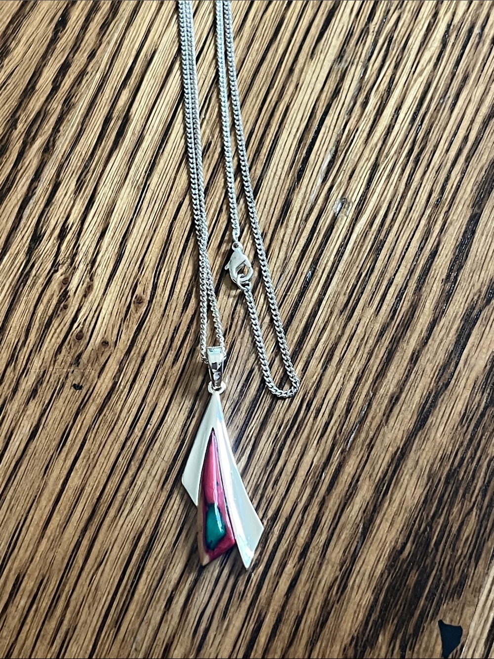Silver toned necklace and pendant